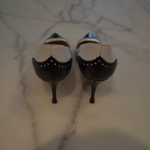 Manolo Blahnik Two-Tone Leather Pointed Toe Pump - Picture 2 of 4